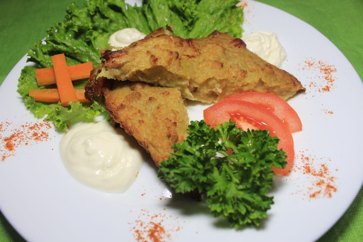 Babka kartofelnaya s grudinkoj kartofelmukalukgrudinka kop.solspetsiismetana 1200x800 - Бабка картофельная с грудинкой