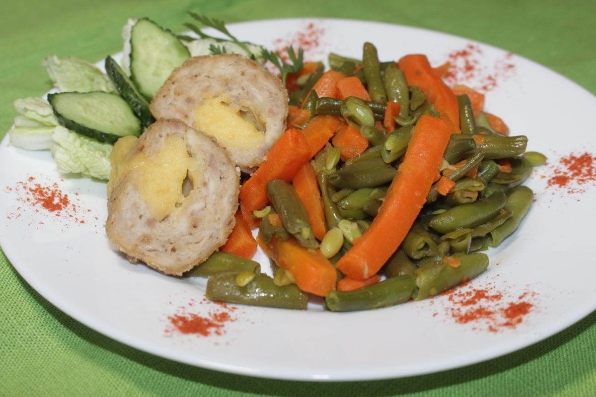 Kotleta Paparats kvetka so struchkovoj fasolyu i morkovyu i lukom 1200x800 - Котлета "Папарать-кветка" со стручковой фасолью и морковью