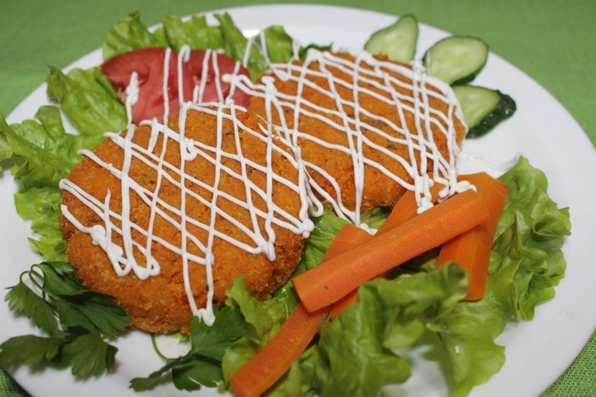 Morkovnye kotlety pod smetannym sousom morkovsoevyj sousmankamaslo rast.suhari pan.smetanamuka 1200x800 - Морковные котлеты со сметаной