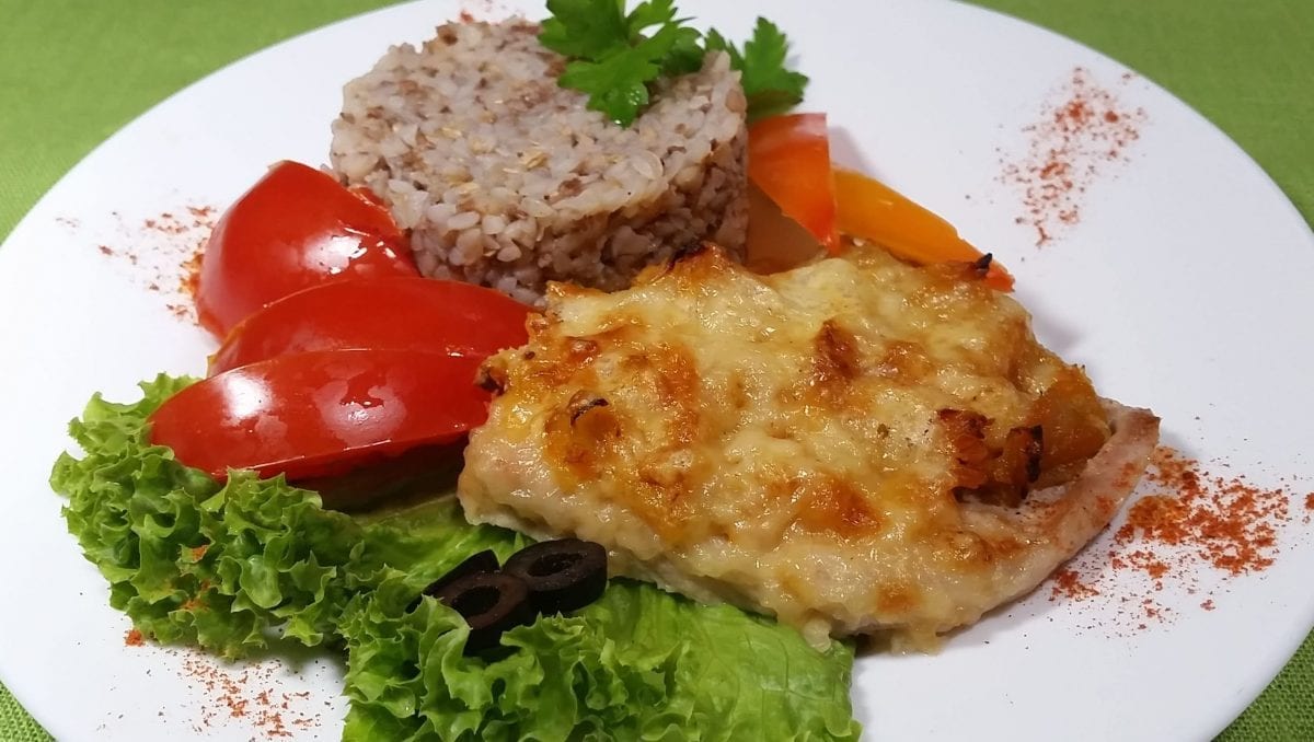 Otbivnaya iz svininy s ovoshhami svinoe file lukmorkovsyrmajonezsolspetsii Kasha e1547466993733 1200x678 - Филе цыплёнка , запечённое с французской горчицей с кашей гречневой