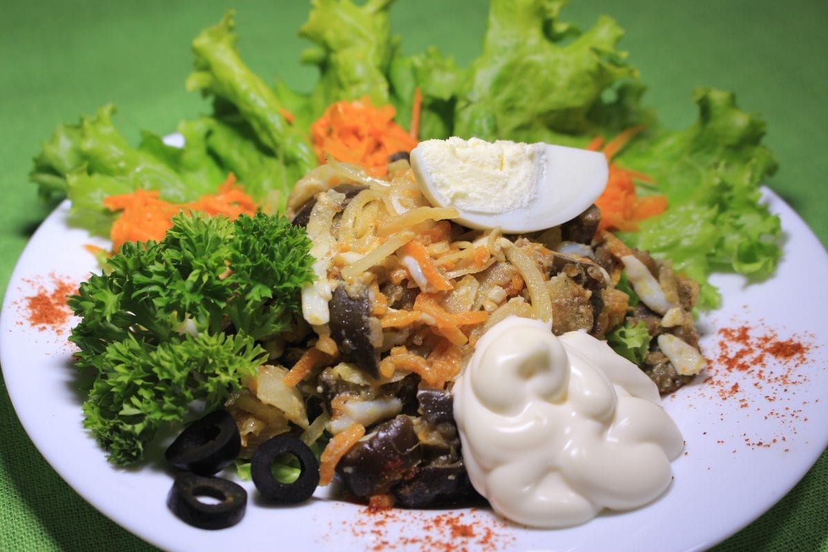 Salat Appetitnyj file kurinoefasol kons.morkov pas.luk pas.ogurtsy kons.syrsuharikimajonezG 1514 1200x800 - Салат "Аппетитный"