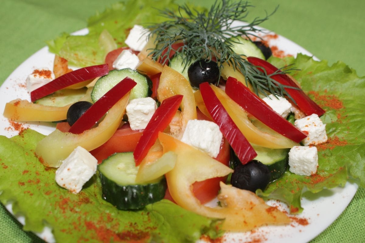 Salat Grecheskij ogurets sv.tomatyperets sv.maslinysyr fetamaslo rast. 1200x800 - Салат "Шопский"