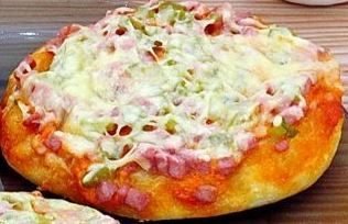 mini pitstsa e1659016702428 - Мини-пицца с ветчиной и огурцом