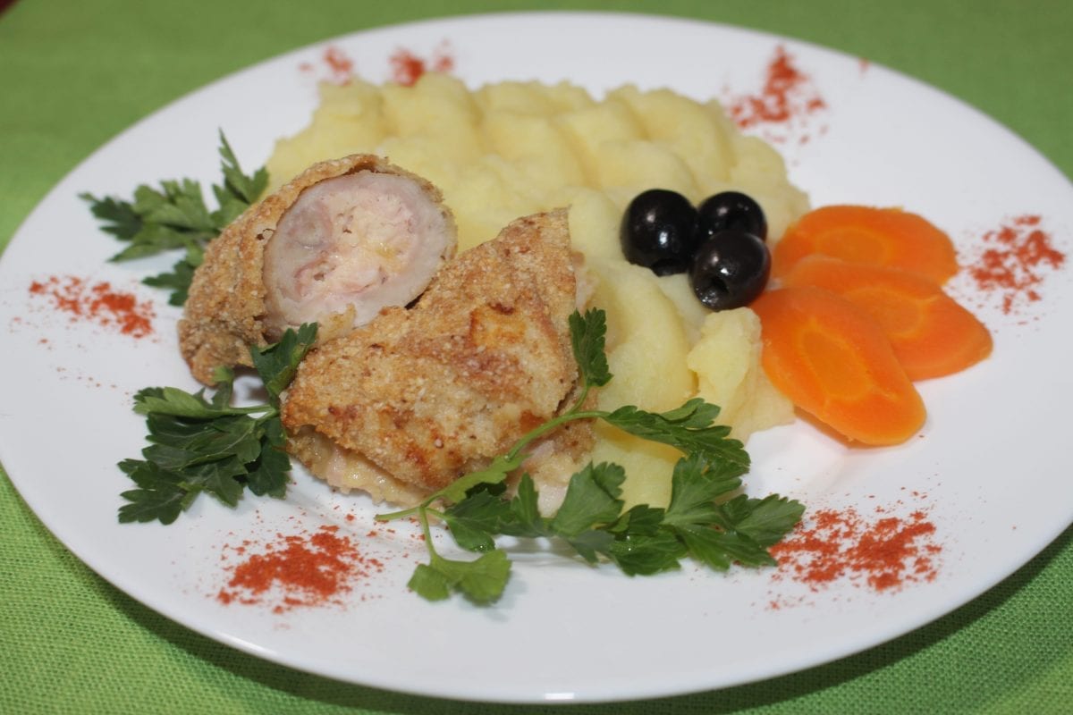 IMG 3455 1200x800 - Рулетик из свинины с ветчиной и сыром / картофельное пюре