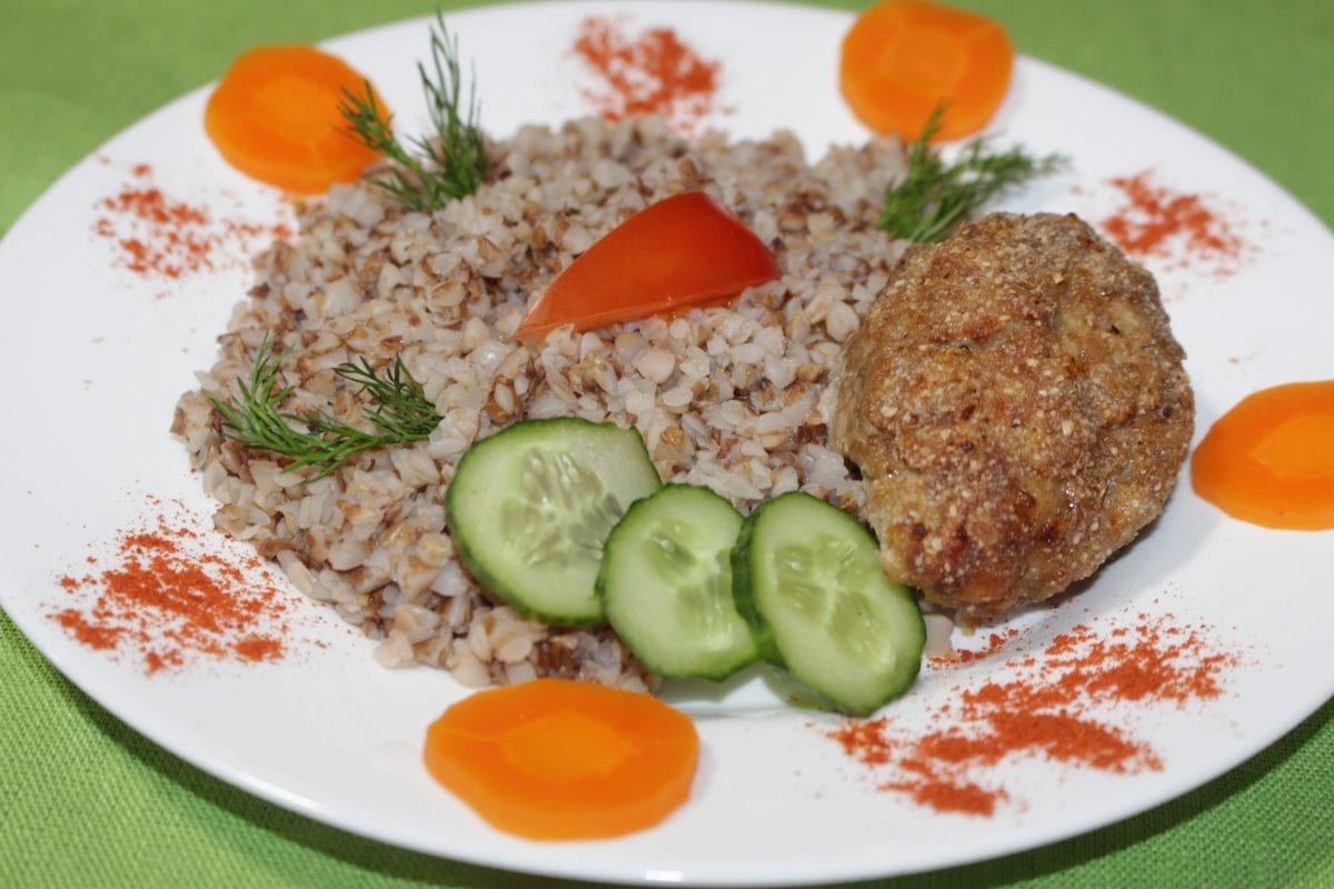 Kotleta Vargashinskaya s kashej grechnevoj 1200x800 - Мясные котлеты " Рандеву" с кашей гречневой