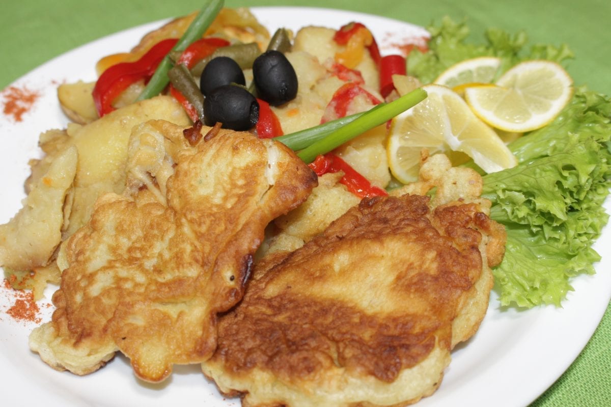 Ryba v klyare s sote iz svezhih ovoshhej file hekayajtsomukamajonez solspetsii sote iz svezhih ovoshhej 1200x800 - Рыба в кляре с картофелем