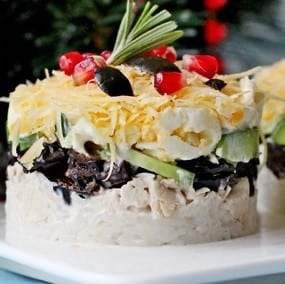 Салат с рисом, курицей и черносливом Salat s risomkuritsej i chernoslivom - Салат с рисом, курицей и черносливом