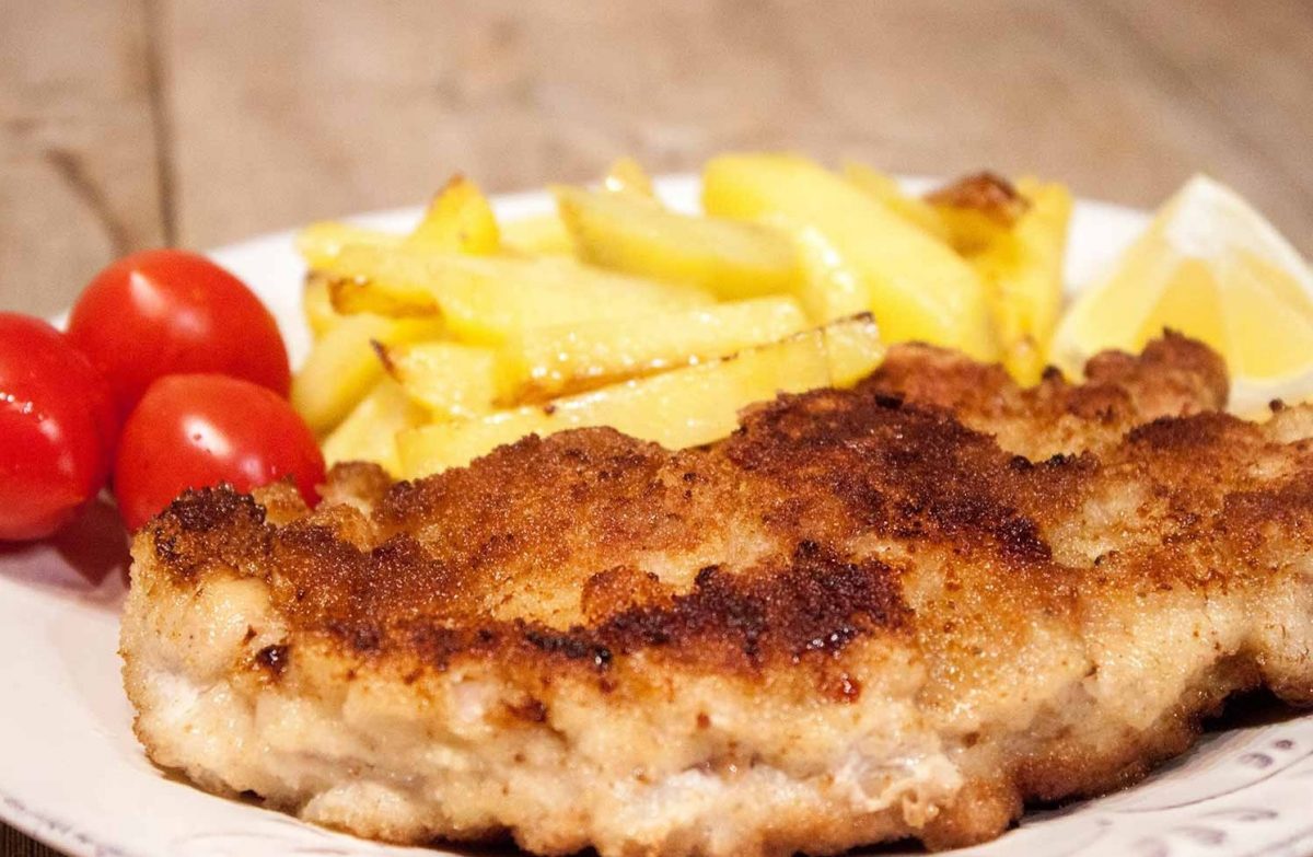 File ptitsy po albanski s pertsem s kartofelnymi dolkami 1200x783 - Филе птицы по-албански с картофельными дольками