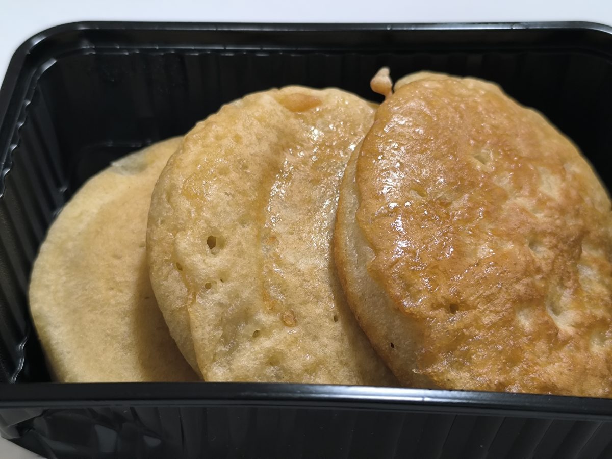 IMG 20251216 090942 1200x900 - Оладьи на кефире с клубнично-сметанным соусом