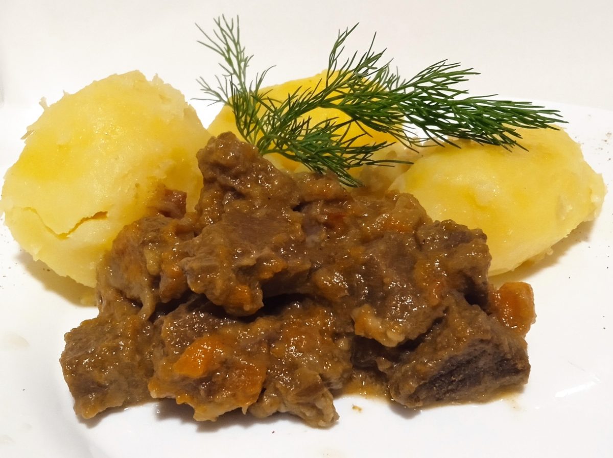 govyadinakartofel otvarnoj 1200x897 - Карри из говядины / Картофель отварной