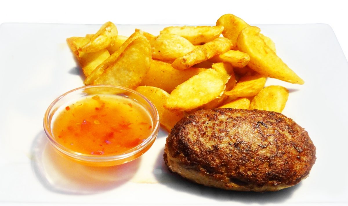 kotleta nyasvizh e1634735558384 1200x709 - Котлета "Нясвяж" с картофельными дольками