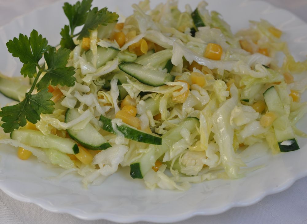 Салат из капусты с огурцом и кукурузой 3 - Салат из капусты с огурцом и кукурузой