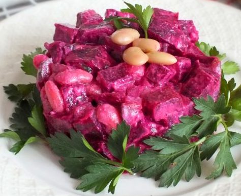 Салат из свеклы с консервированным огурчиком и фасолью Salat iz svekly s konservirovannym ogurchikom i fasolyu2 e1647256387305 - Салат из свеклы с консервированным огурчиком и фасолью
