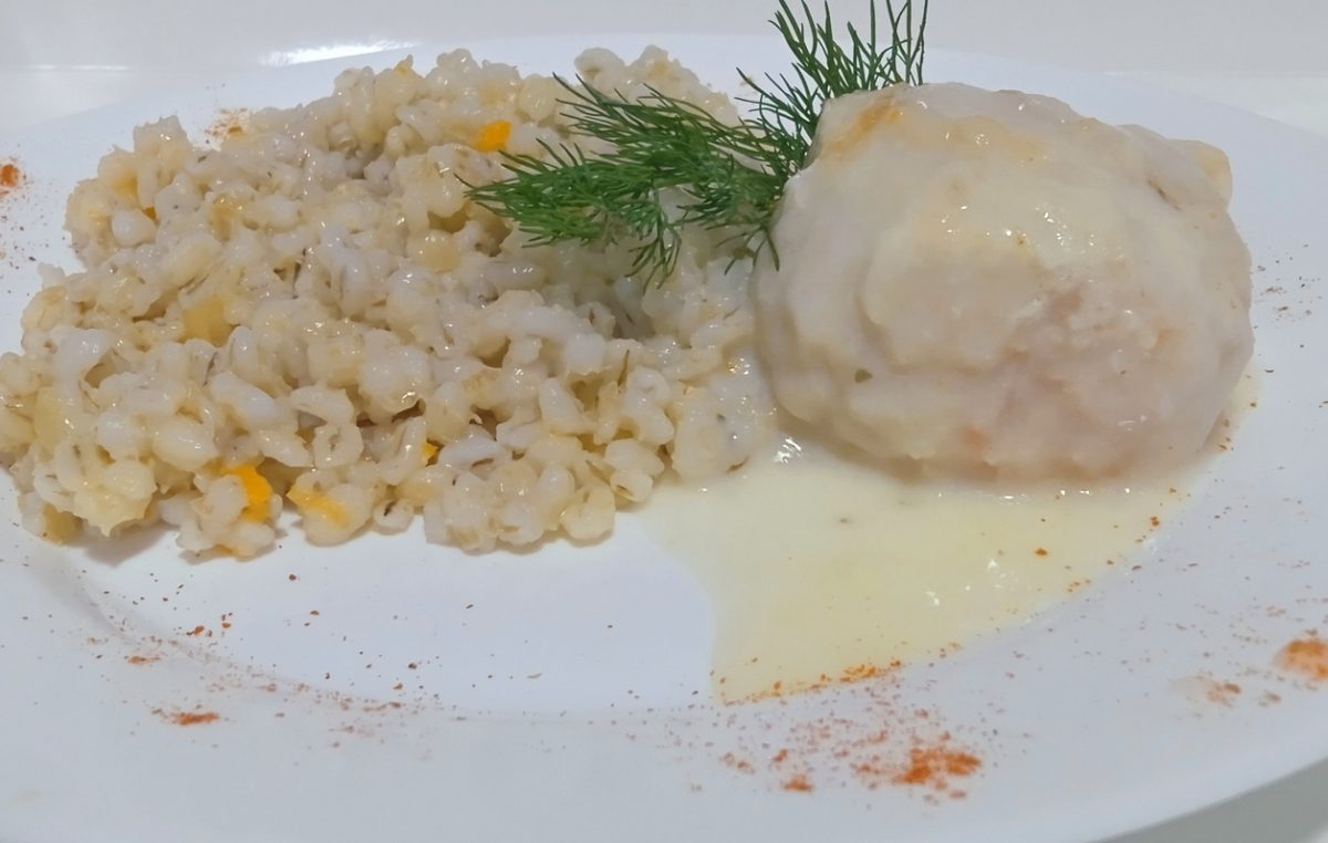 1665644900058 1200x762 - Фрикаделька куриная  в соусе / каша перловая с овощами