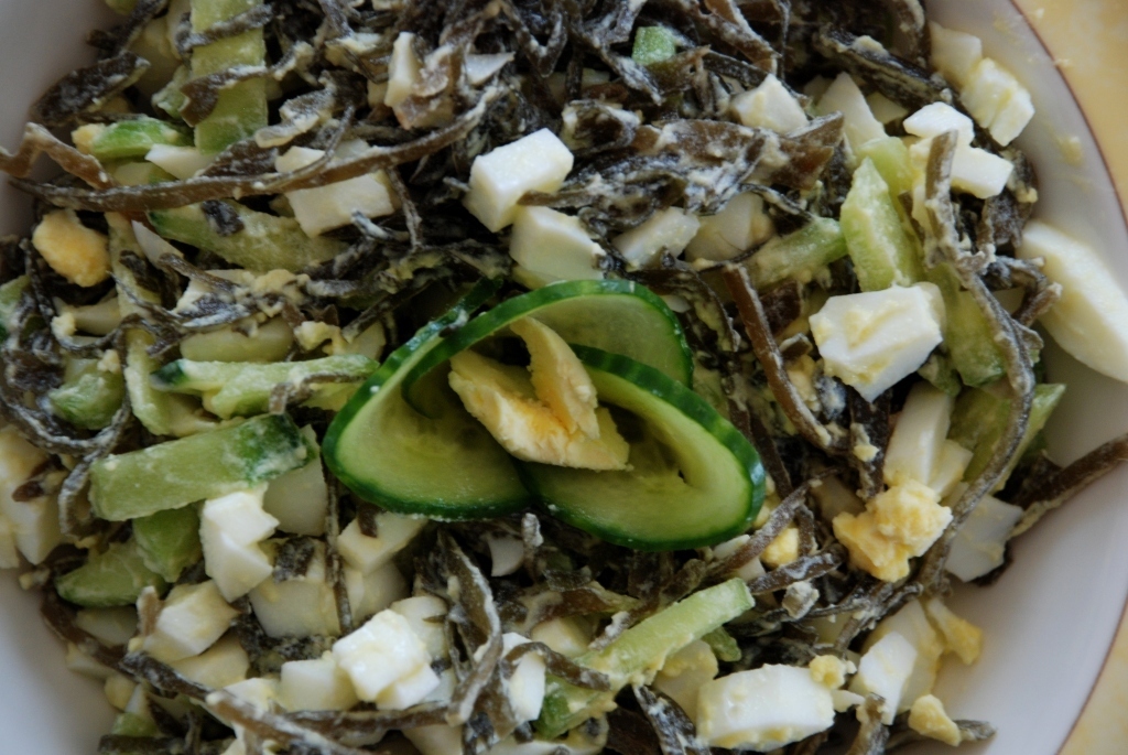 Салат из морской капусты с огурцом и яйцом Salat iz morskoj kapusty s ogurtsom i yajtsom - Салат из морской капусты с огурцом и яйцом