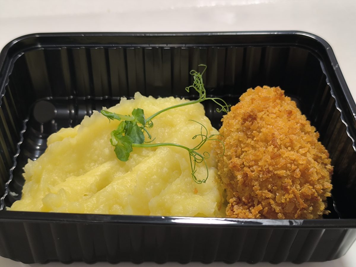 IMG 20251216 090911 1200x900 - Рулетики куриные с ветчиной и сыром в сухарях Панко  /        Картофельное пюре