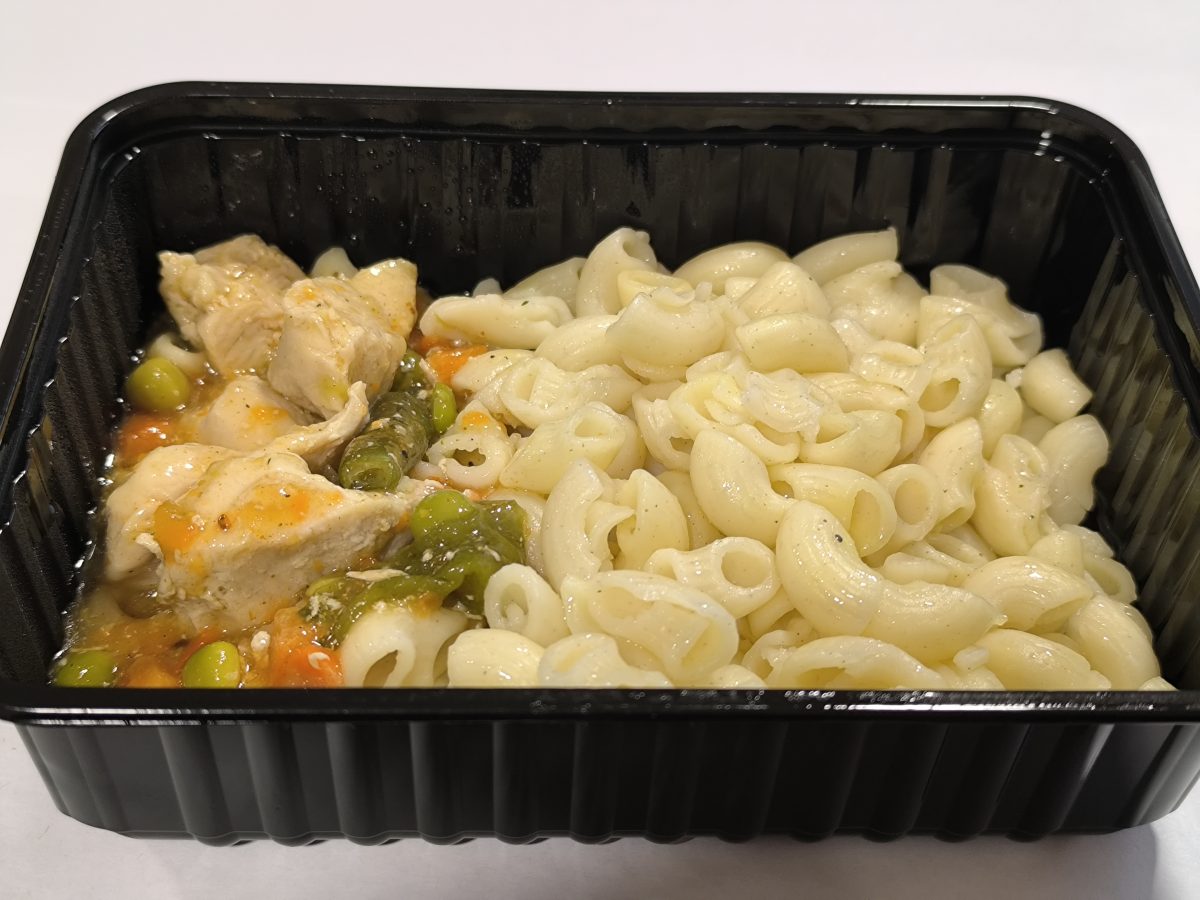 IMG 20260218 085304 1200x900 - Курочка тушеная с морковью и стручковой фасолью  / Макароны отварные