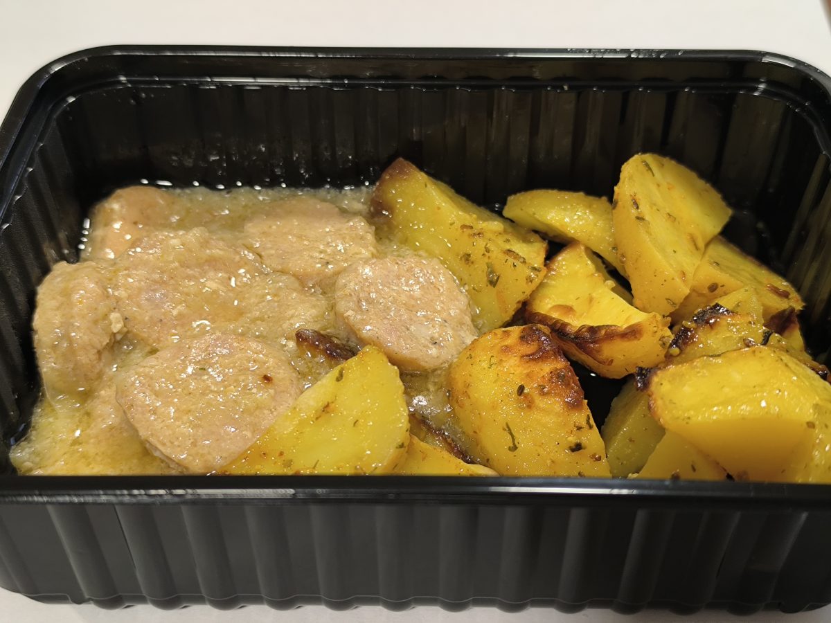 IMG 20260217 084737 1200x900 - Гуляш из куриных колбасок  / Картофельные дольки